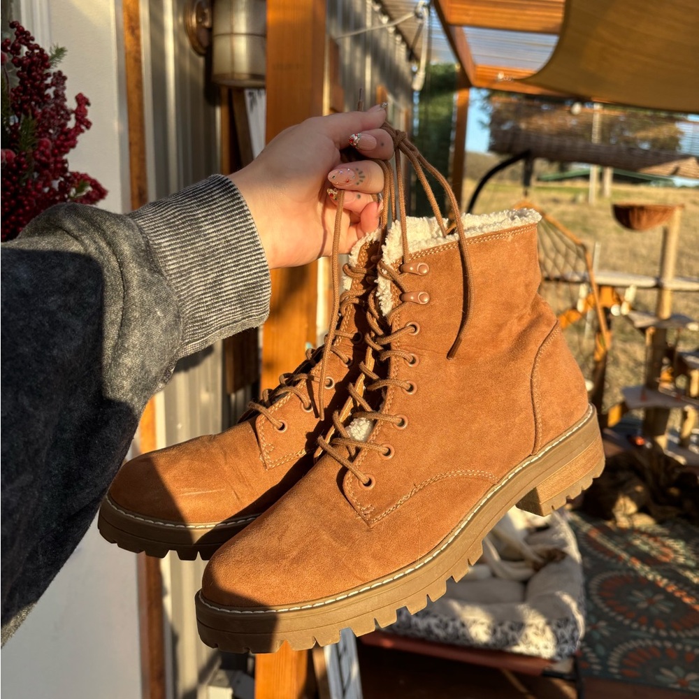 Universal Threads boots